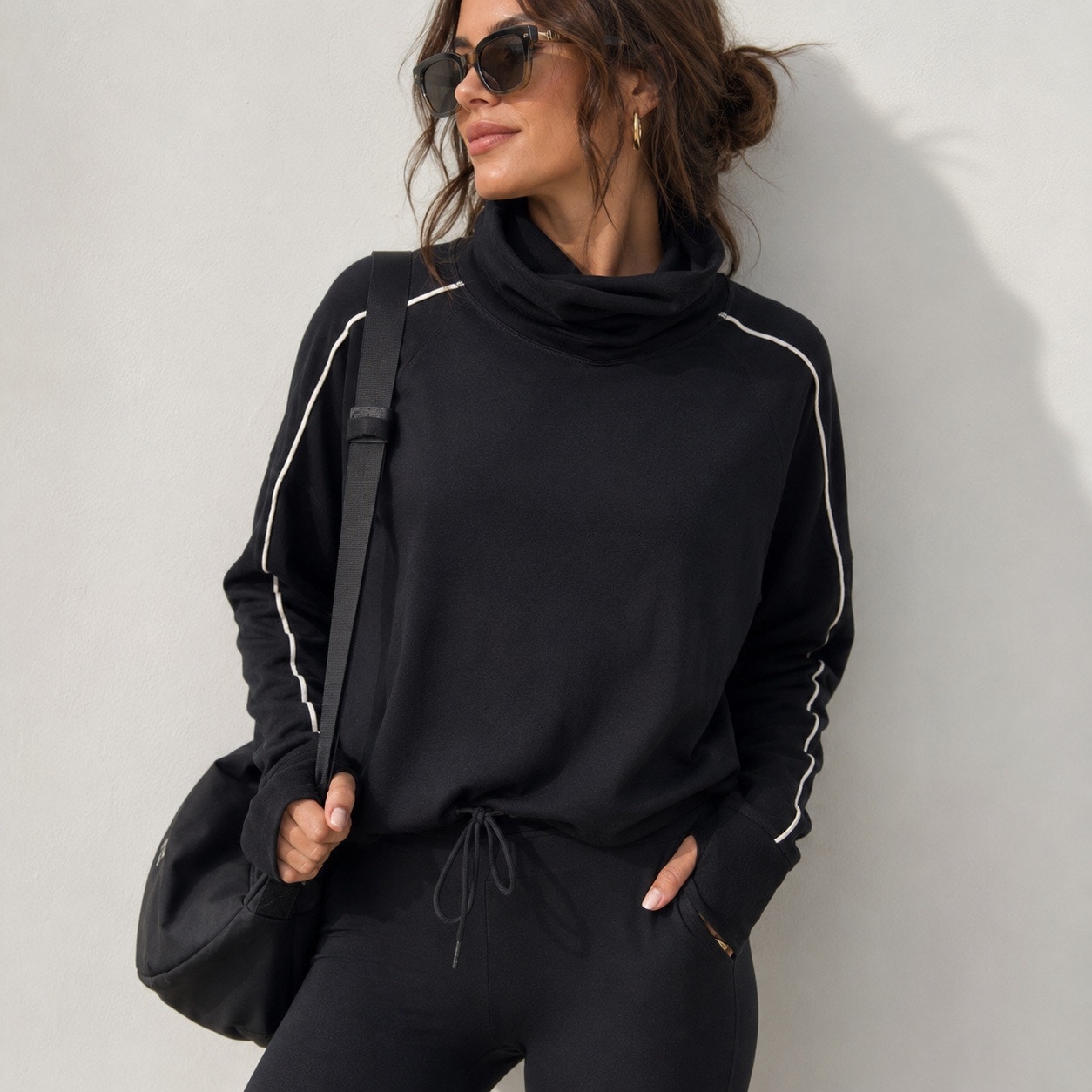 Varley Ariana Funnel Neck Midlayer Black Contrast Piping Pullover Activewear M